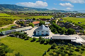 Panoramă aeriană a complexului de producție Preferato Gheorgheni